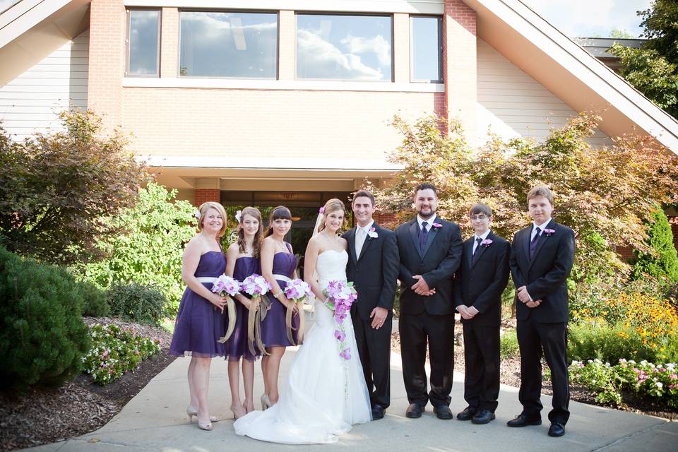 The couple with the bridesmaids and groomsmen