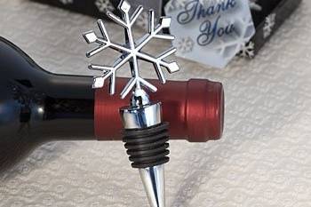 Elegant snowflake design wine botter stopper favor