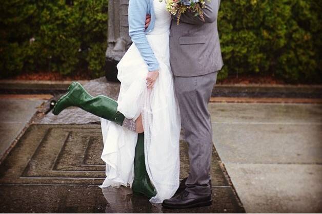 Couple kiss in the rain