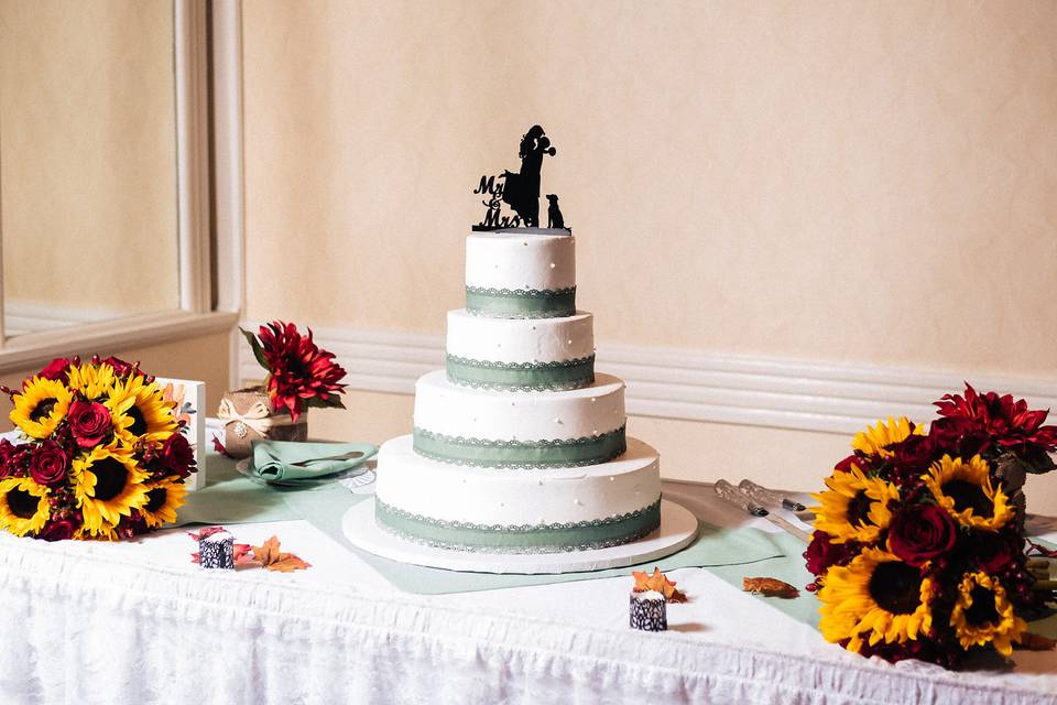 Simply beautiful wedding cake