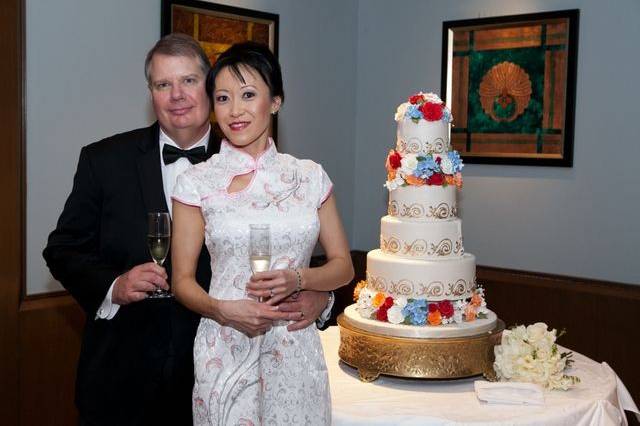 Newlyweds and their wedding cake