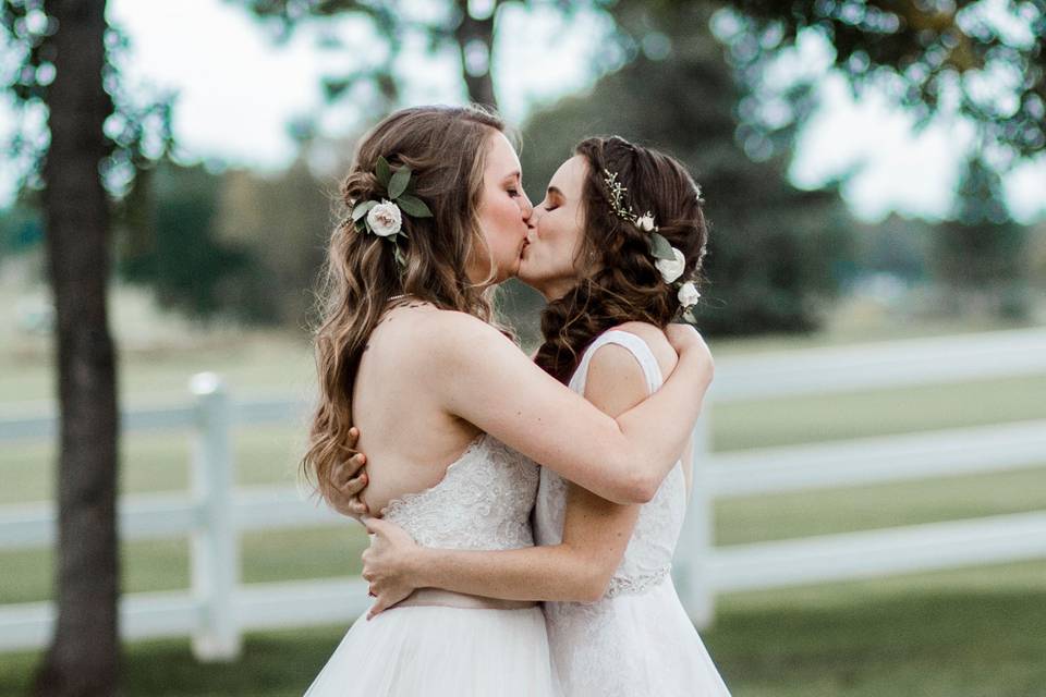 The kiss. Photo by Katie Childs Photo.