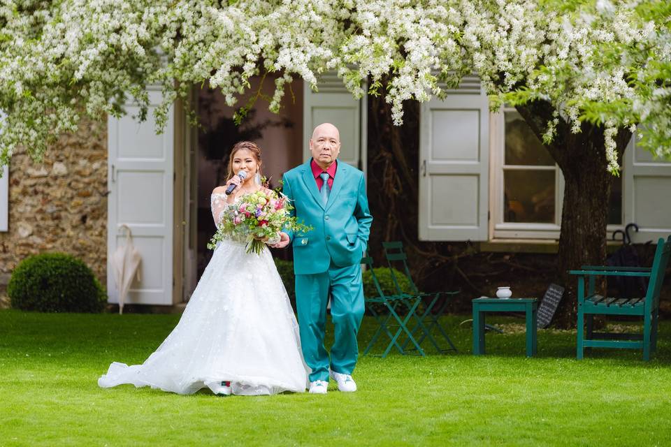 A singer bride