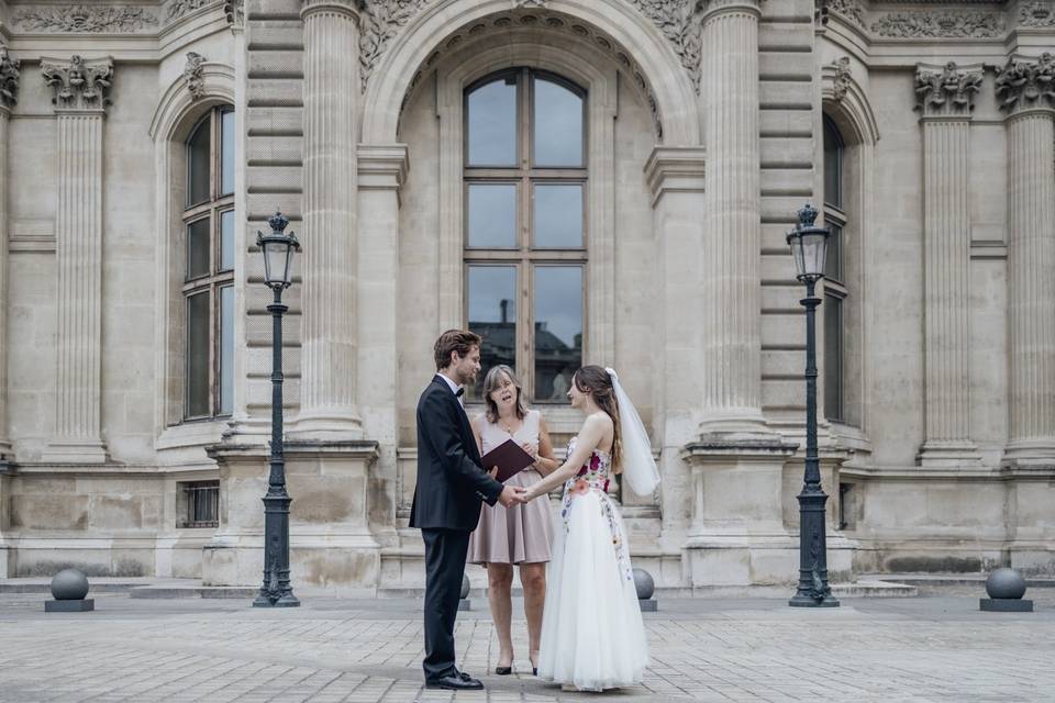 Elopement ceremony Le Louvre
