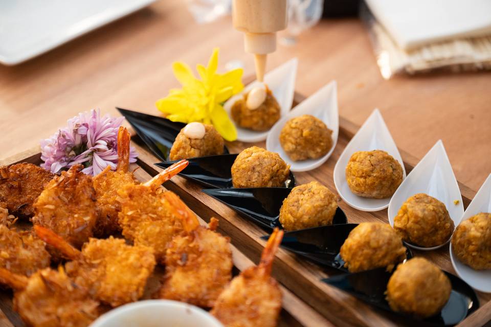 Cocktail plates