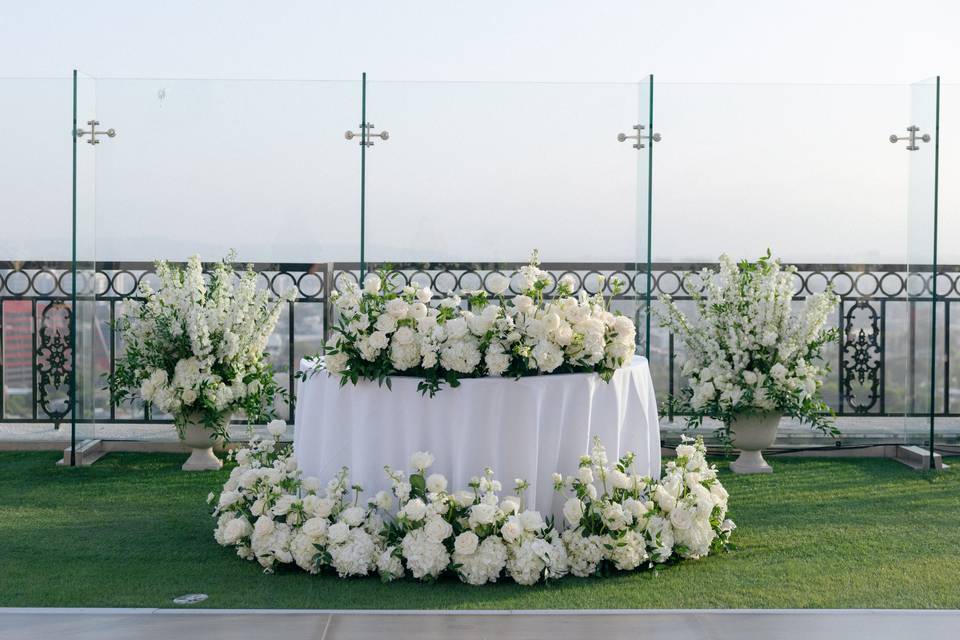 Bride and Groom Table