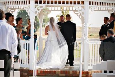 Colorado offers so many unique and beautiful settings for a perfect wedding ceremony.  Let me help you build yours!