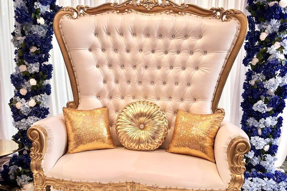 Throne loveseat