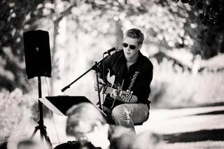 Daniel Hooft Professional Singer/Guitarist