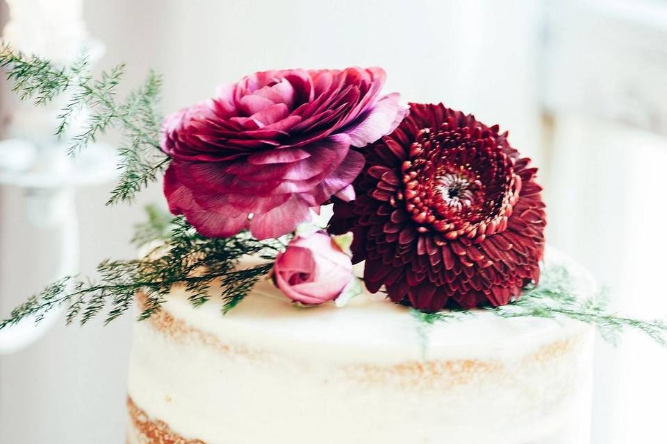 Naked wedding cake with flowers