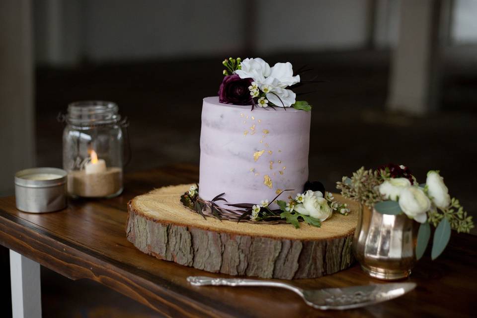 Lavender and gold cutting cake