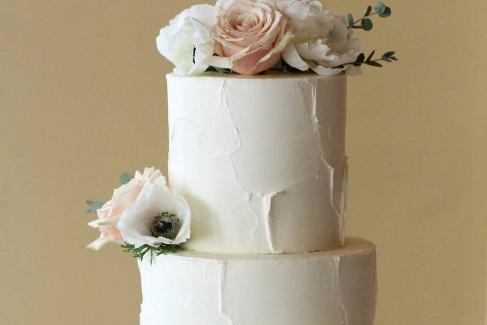 Textured white wedding cake