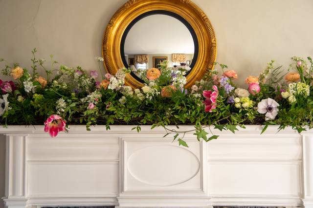 Fireplace mantle garland