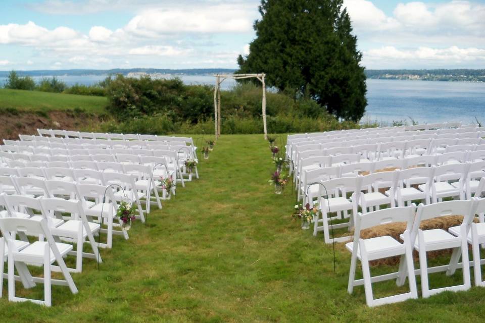 Rustic barn wedding on whidbey island with whidbey party girls!