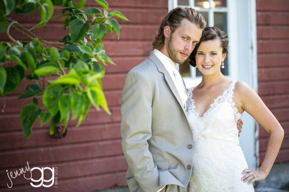 Rustic barn wedding on whidbey island with whidbey party girls!