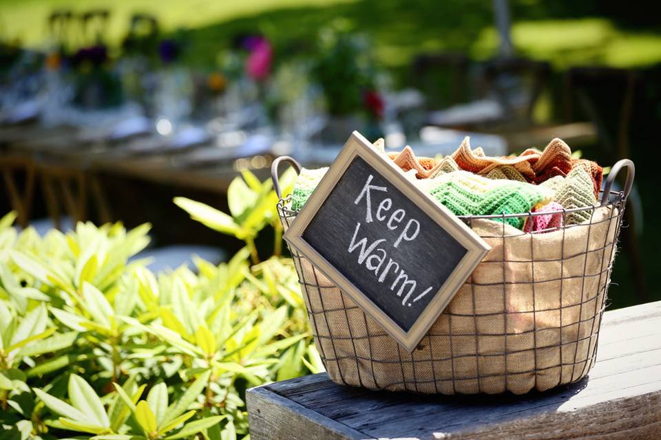 Rustic vintage basket with blankets to 