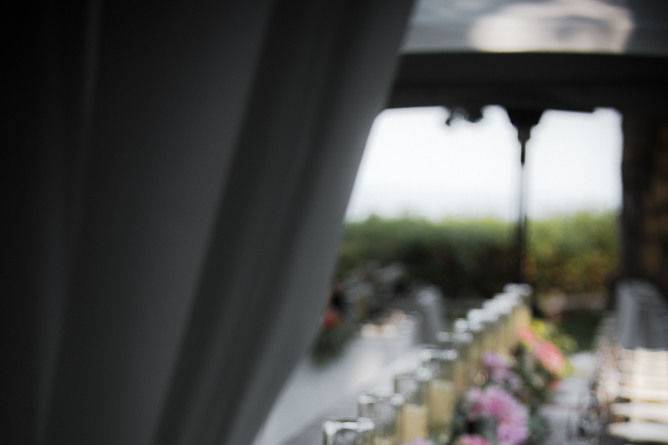 Table garland of candles and dahlias