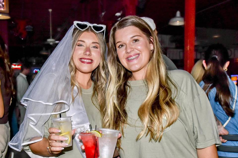 Savannah Smiles - Dueling Pianos Saloon