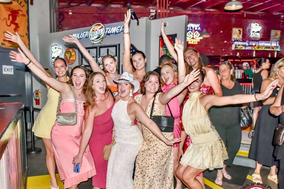 Savannah Smiles - Dueling Pianos Saloon