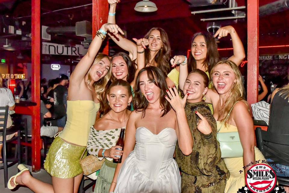 Savannah Smiles - Dueling Pianos Saloon