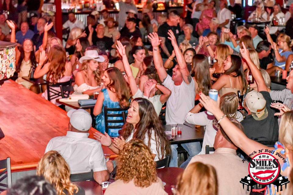 Savannah Smiles - Dueling Pianos Saloon