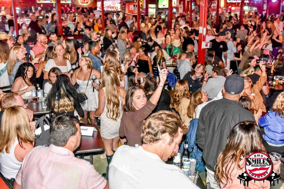 Savannah Smiles - Dueling Pianos Saloon
