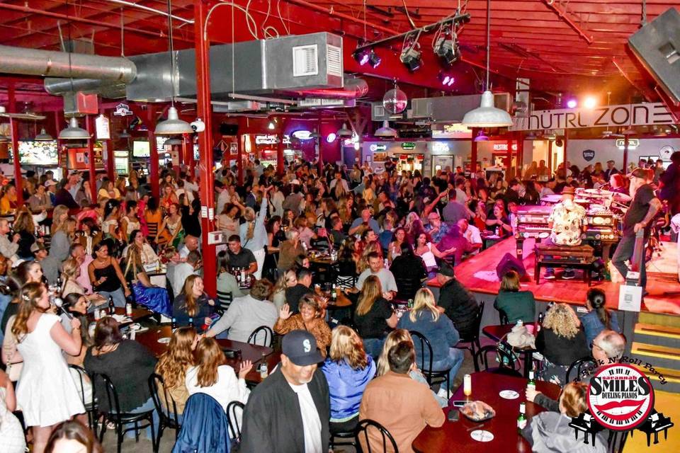 Savannah Smiles - Dueling Pianos Saloon