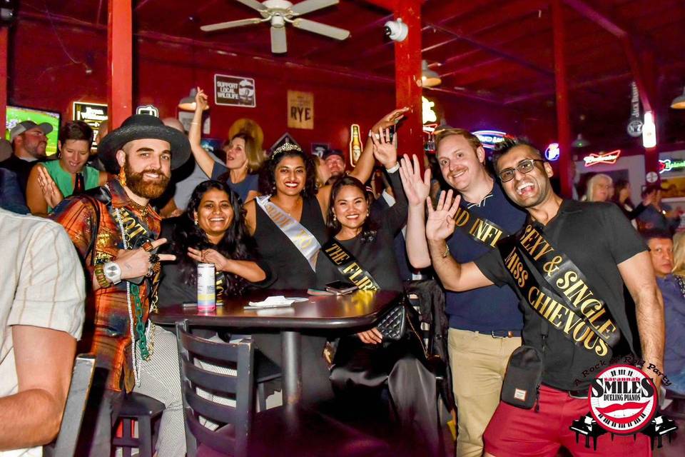 Savannah Smiles - Dueling Pianos Saloon
