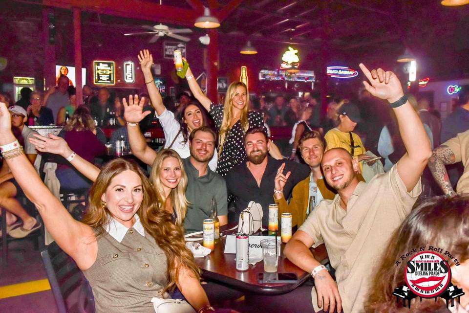 Savannah Smiles - Dueling Pianos Saloon