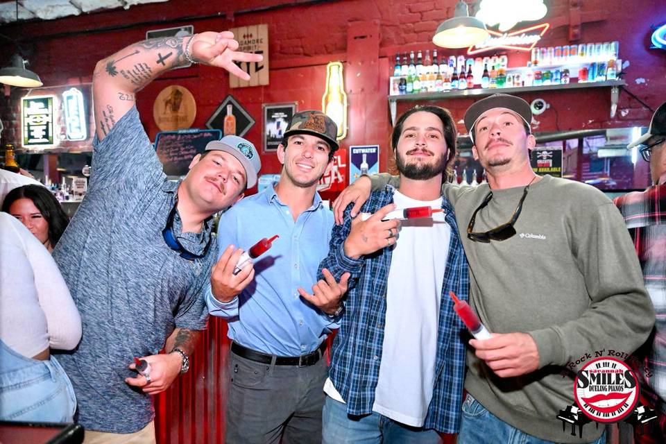 Savannah Smiles - Dueling Pianos Saloon