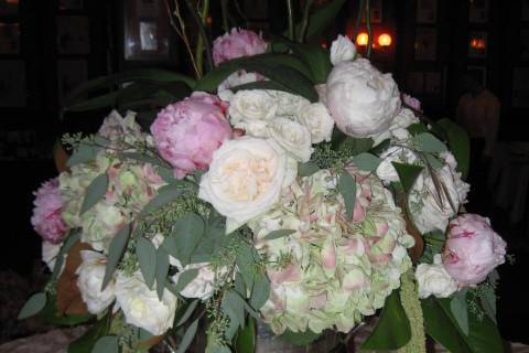 Dunn and Sonnier Antiques, Flowers and Gifts