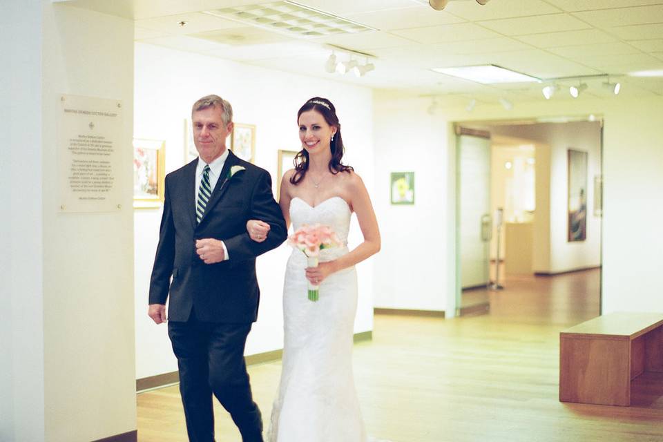 Couple with the bridesmaids and groomsmen