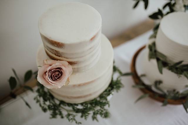Semi-naked cake