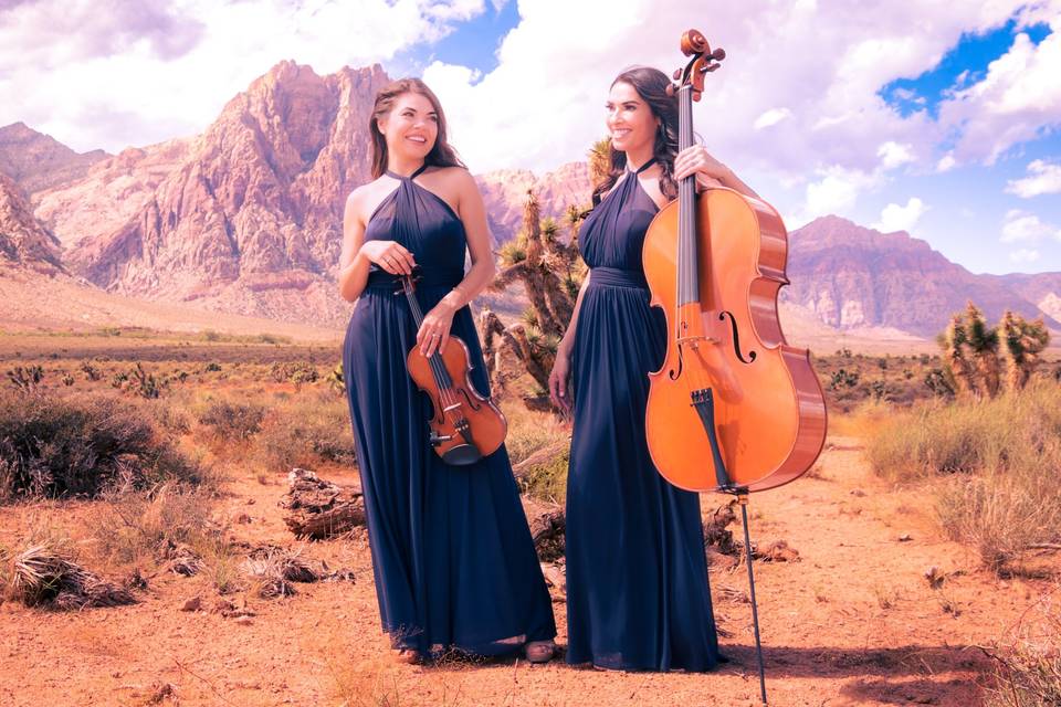 String duo in desert