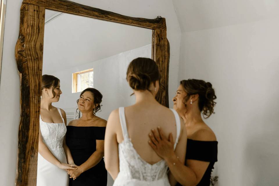 Bride and Mother Wedding Photo