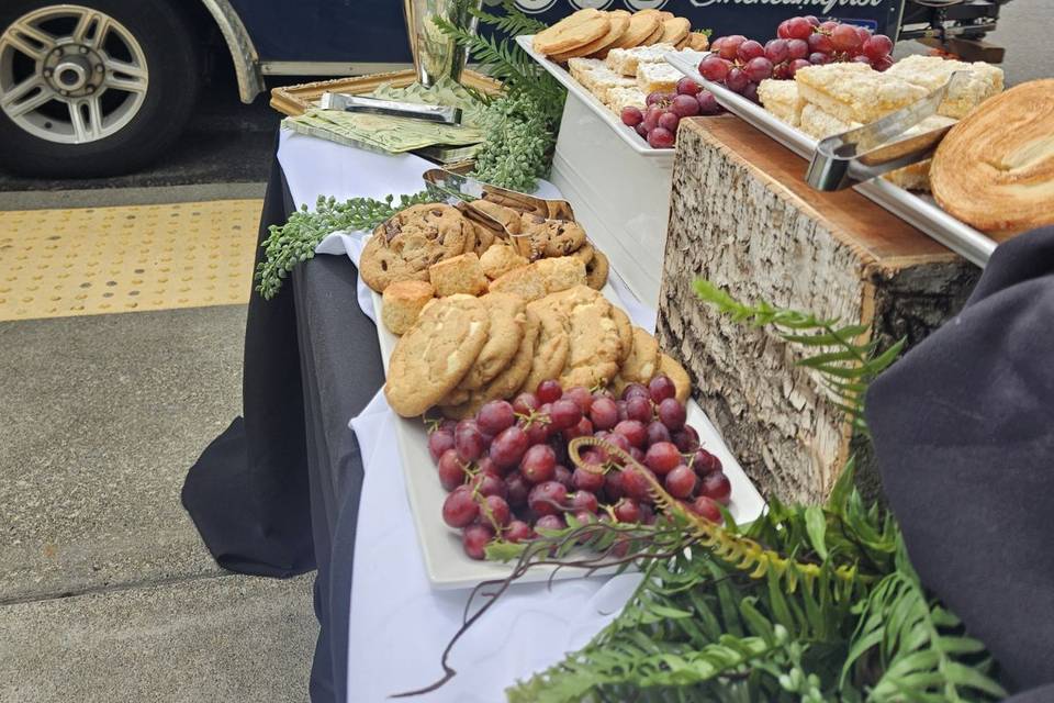 Dessert Buffet + Food truck