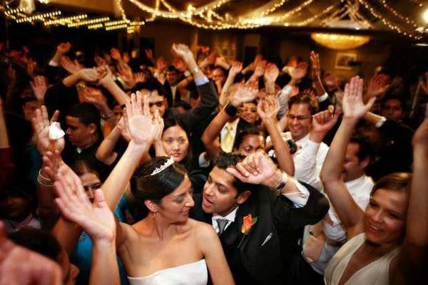 Acuña hits grand slam on wedding night to become 30-HR, 60-SB