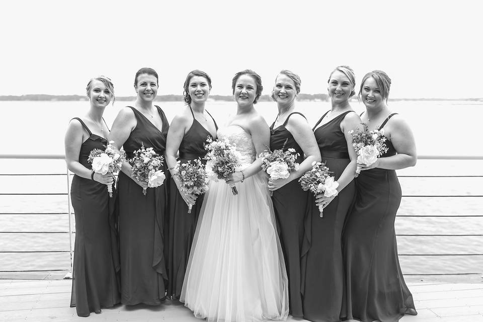 Bride photo with bridesmaids