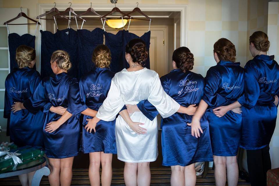 Group photo with bridesmaids