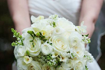 White bridal bouquet