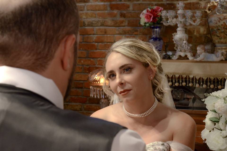 Look into my eyes!