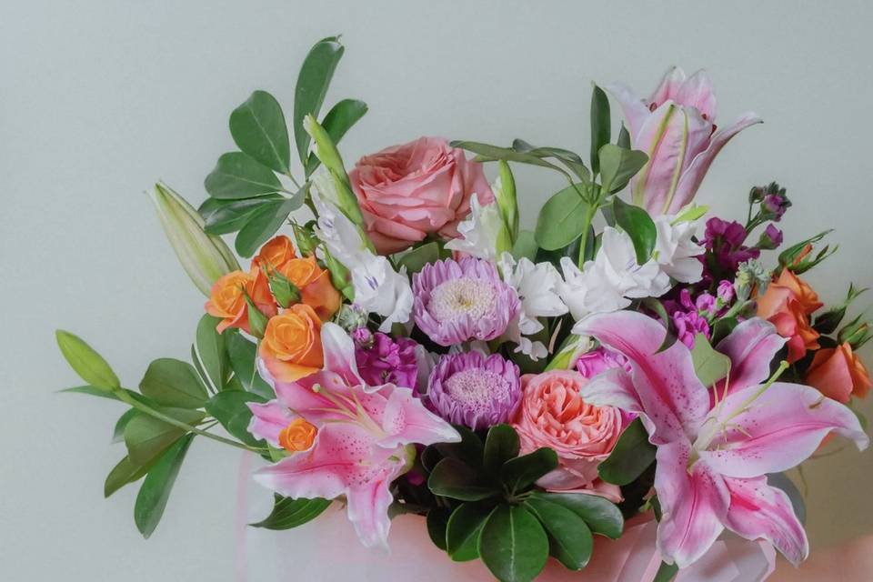 Pink_lily_bouquet_WeddingPro_3600px.jpg