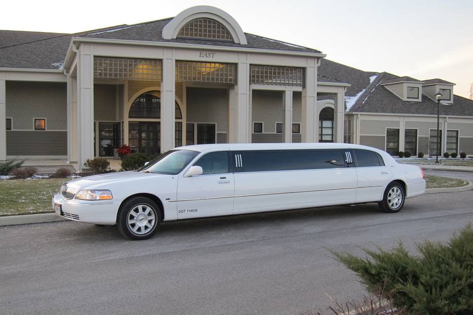 8 passenger White Lincoln Town Car Limousine. This traditional and elegant limousine is perfect for smaller bridal parties, father and bride transportation pre wedding and bride and groom transportation post wedding.