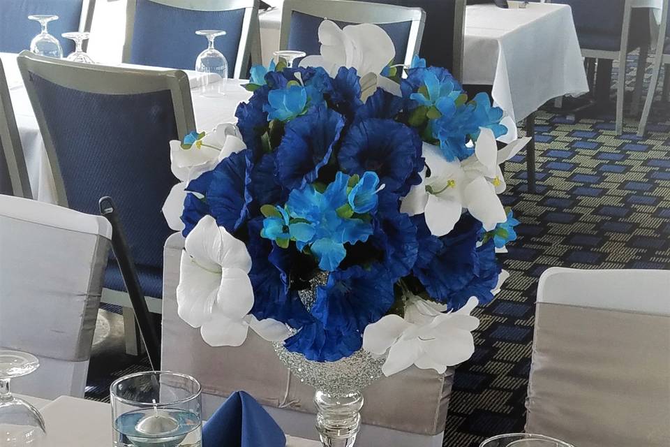 Table setting with centerpiece