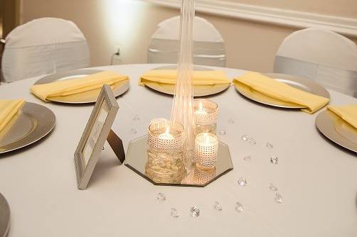 Table setting with centerpiece