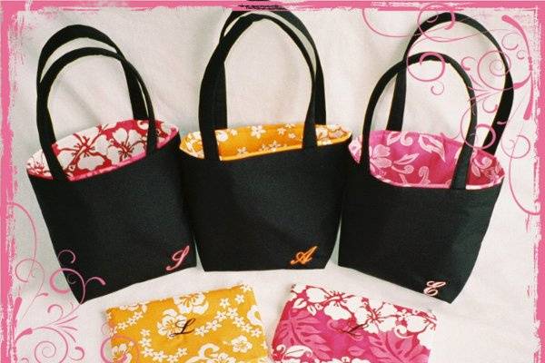 SMALL SQUARE BAG-10 x 10 x 3
Shown here in Black with assorted hibiscus flower print lining & matching embroidery.
Single handle, Fully lined.
COSMETIC BAGS-approx. 6 x 8 x 1.5
shown in assorted hibiscus floral prints with black embroidery