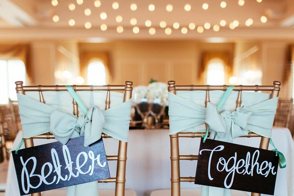 Sweetheart table and seat