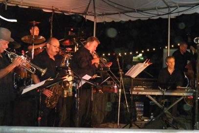 The Happiness Band with Dean Matrtin (tribute).