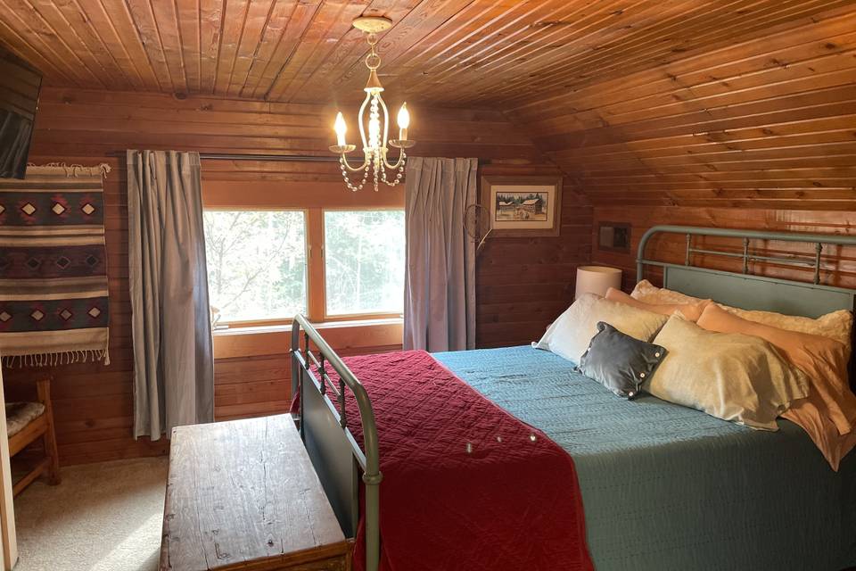 Queen size in bedroom 3