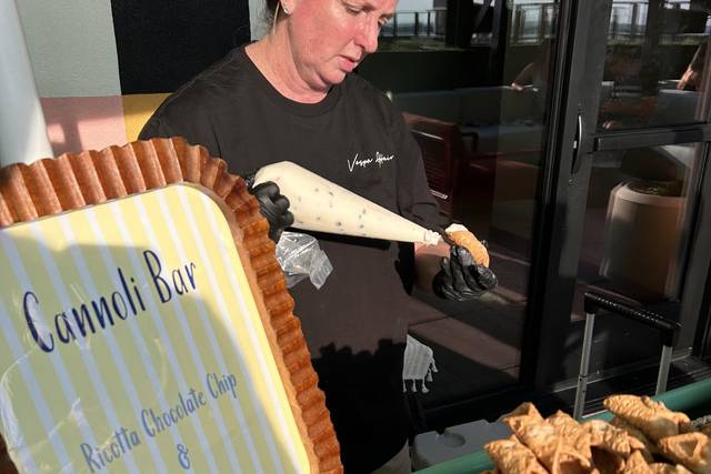 Cannoli Bar